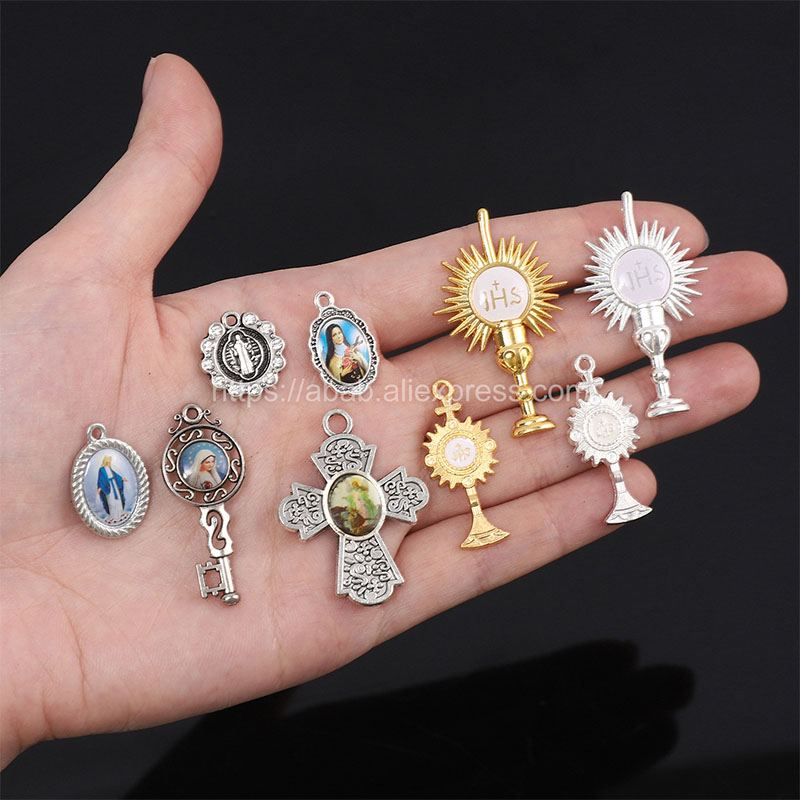 Streetwear Brand Accessories - 10 Pieces / Religious Gilded Jesus